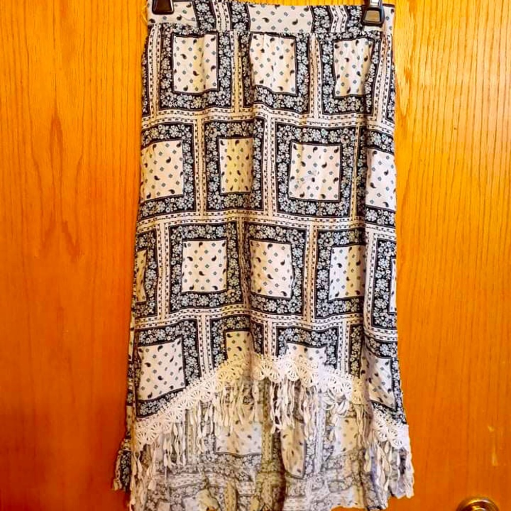 Pre-owned paisley skirt with fringe hem in front